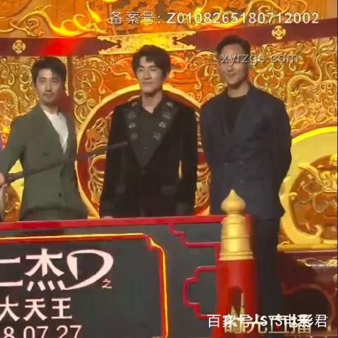 “考场新风尚：高跟鞋禁令下的创新思维探索”